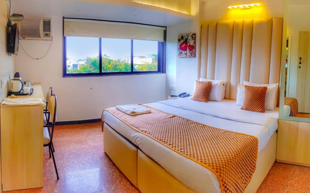 מומביי Hotel Samraj מראה חיצוני תמונה