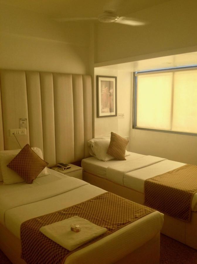 מומביי Hotel Samraj מראה חיצוני תמונה
