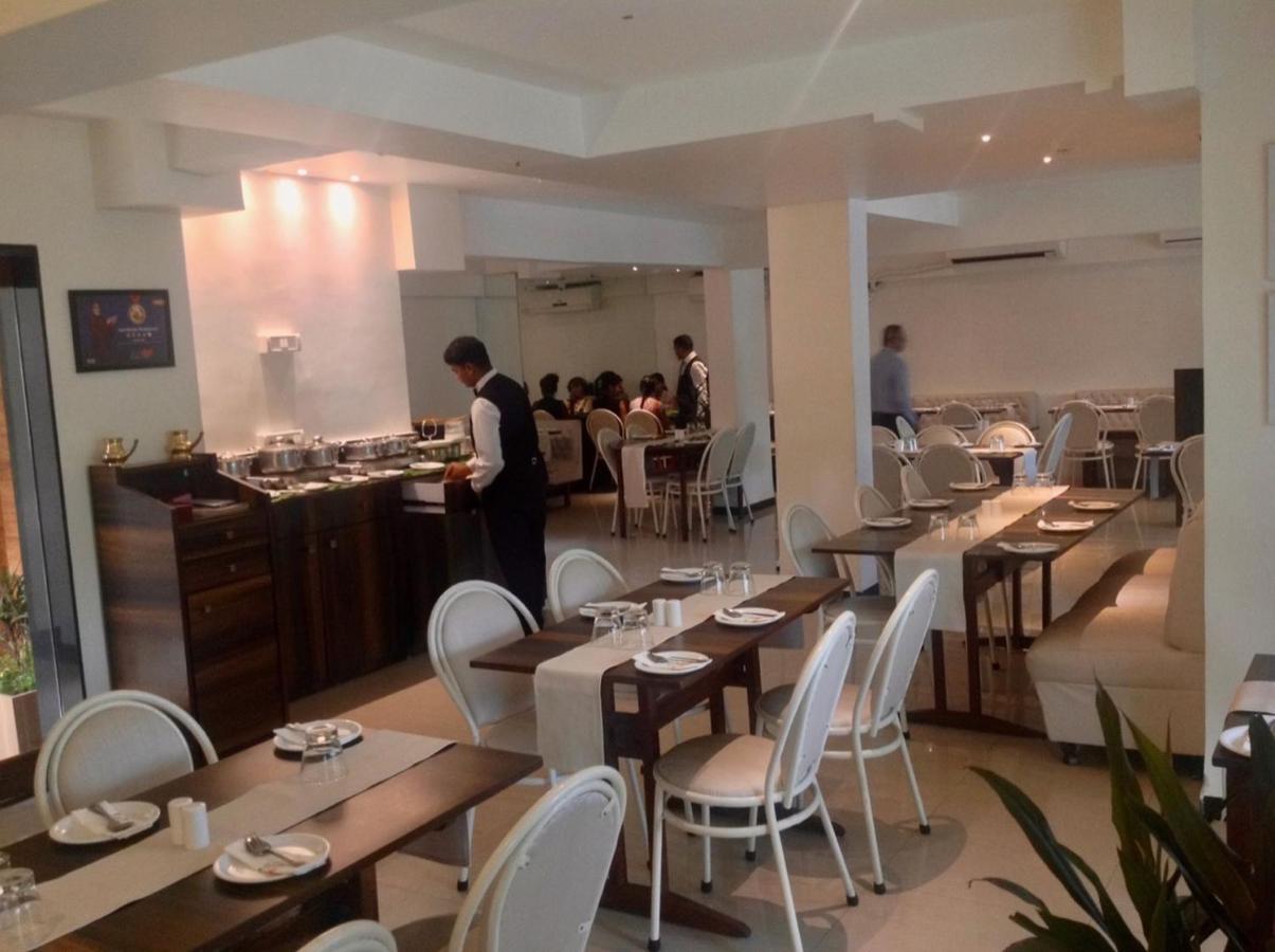 מומביי Hotel Samraj מראה חיצוני תמונה