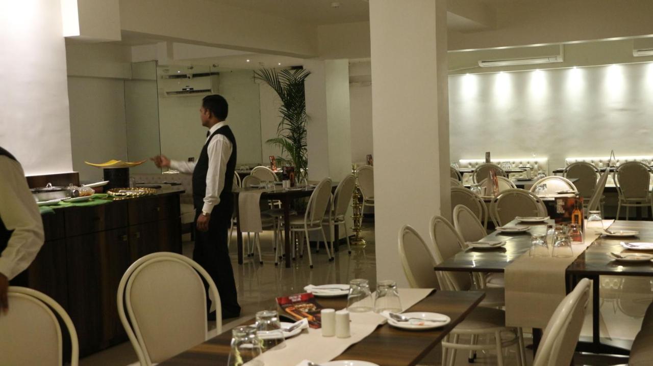 מומביי Hotel Samraj מראה חיצוני תמונה